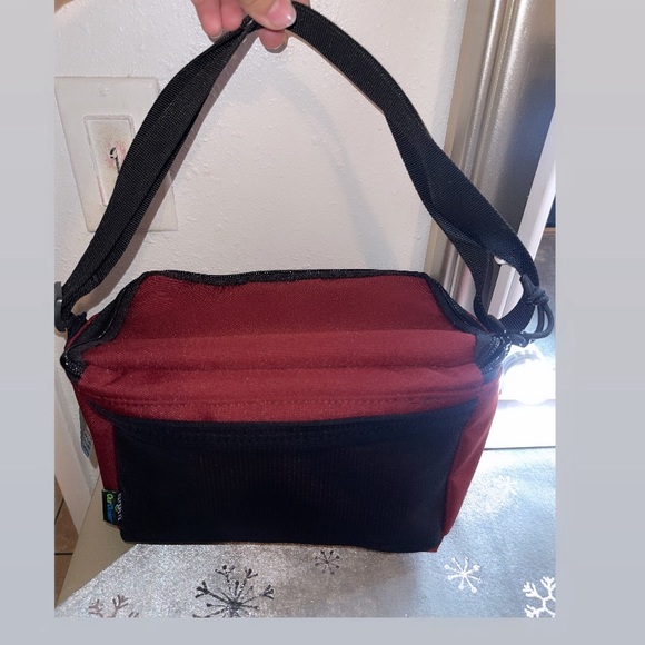 Nixon brand medium cooler bag - Picture 4 of 5